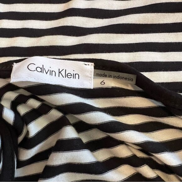 Calvin Klein Black and White Stripe Knit Dress. Size 6. Great Condition!! - Picture 11 of 12